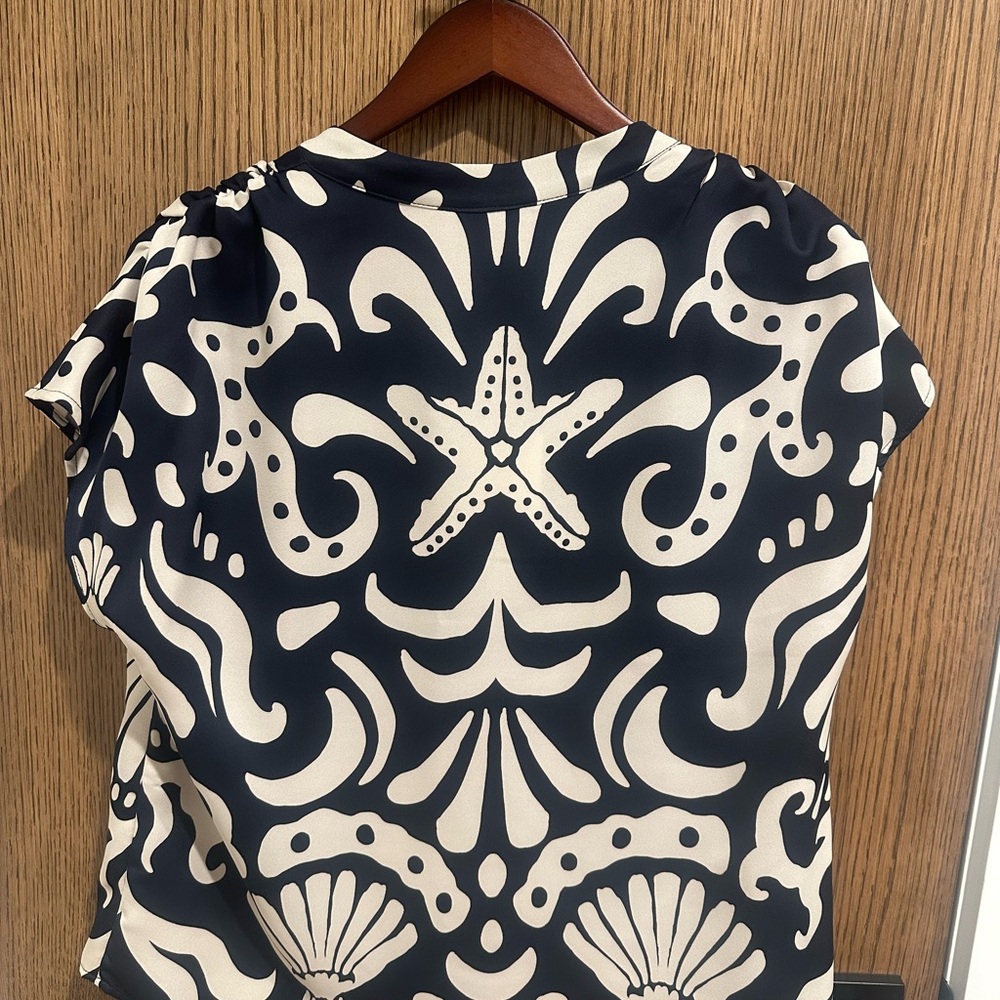 Alex Marie Elegant Navy and Cream Graphic Blouse with Short Sleeves - Picture 2 of 2